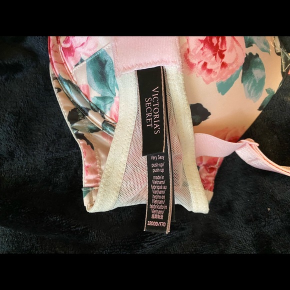 Victoria’s Secret shine strap very sexy satin push up bra - Picture 5 of 6